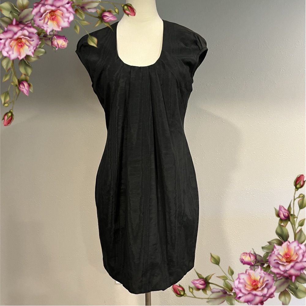 Yigal Azrouël mini shift dress scoop neck cap sleeves and zip closure at back.